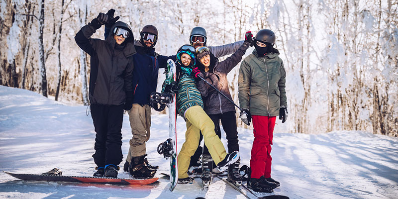 Tips for a Snowboarding Weekend with Friends